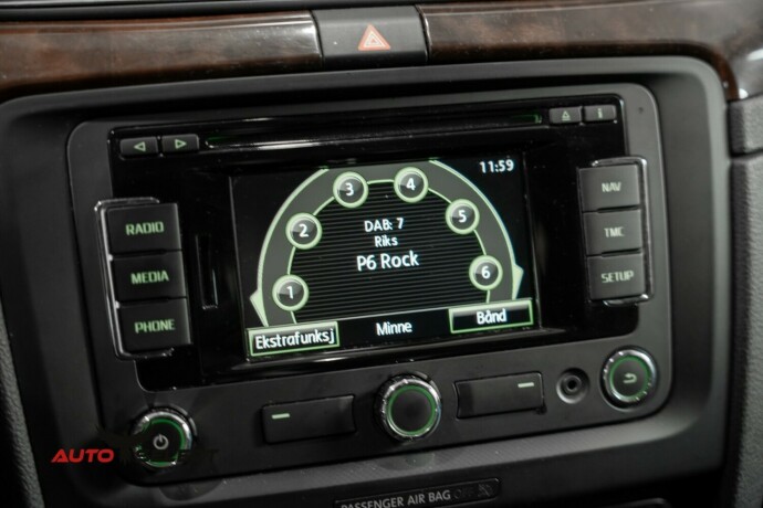 skoda-superb-bensin-2014-big-36