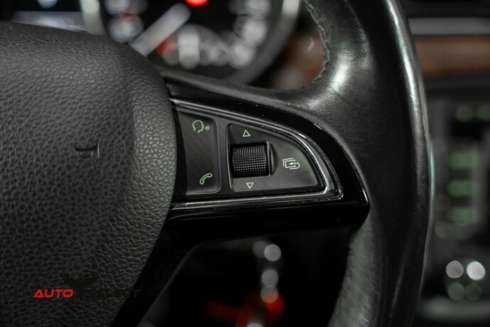 skoda-superb-bensin-2014-big-29