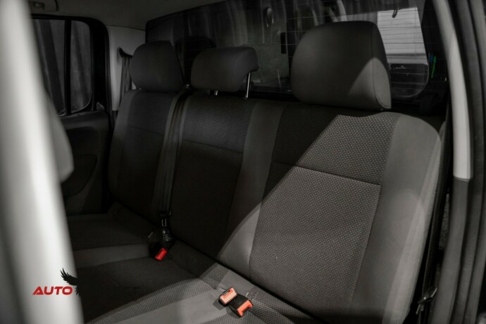 volkswagen-amarok-diesel-2011-big-18