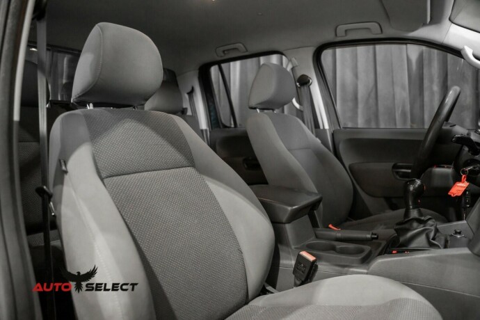 volkswagen-amarok-diesel-2011-big-16