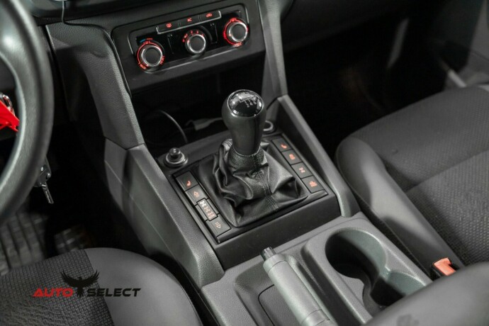 volkswagen-amarok-diesel-2011-big-29