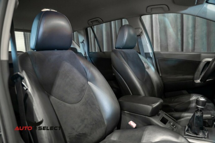 toyota-rav4-bensin-2012-big-15