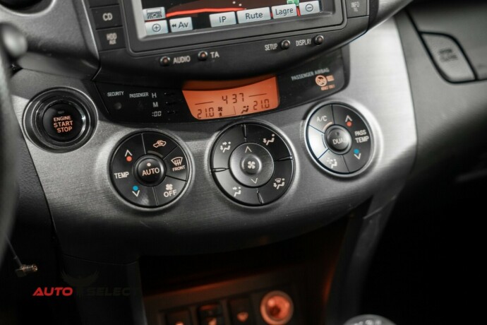 toyota-rav4-bensin-2012-big-29