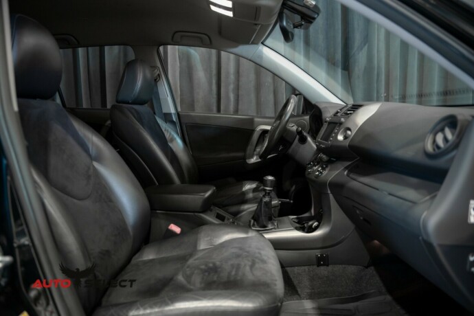 toyota-rav4-bensin-2012-big-14
