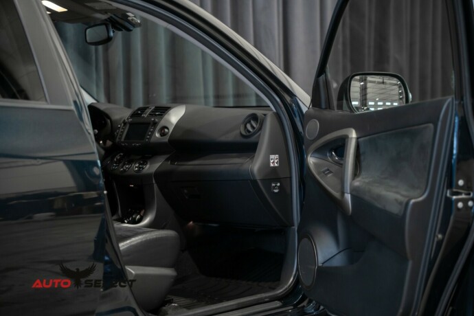 toyota-rav4-bensin-2012-big-13