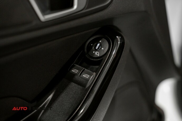 ford-fiesta-bensin-2014-big-20