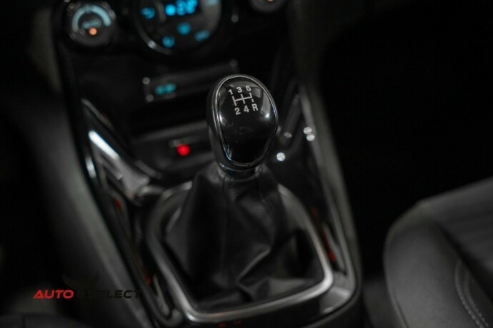 ford-fiesta-bensin-2014-big-30