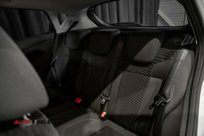 ford-fiesta-bensin-2014-big-18