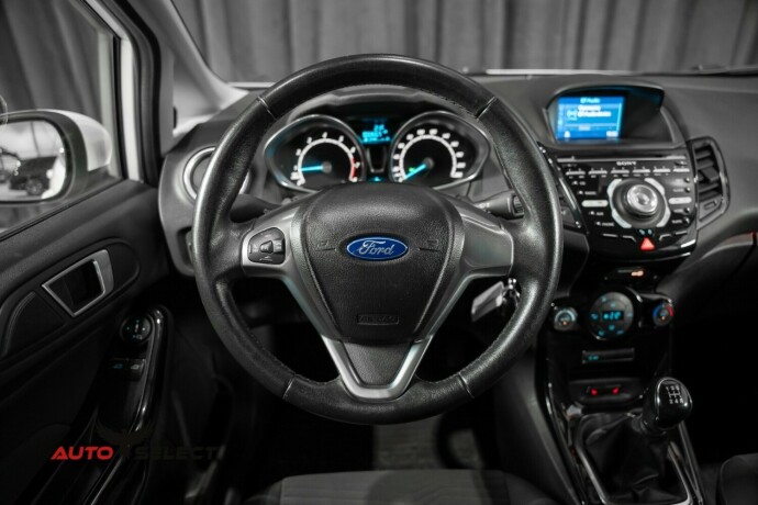 ford-fiesta-bensin-2014-big-23