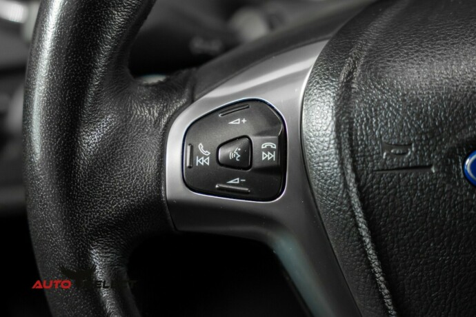 ford-fiesta-bensin-2014-big-25