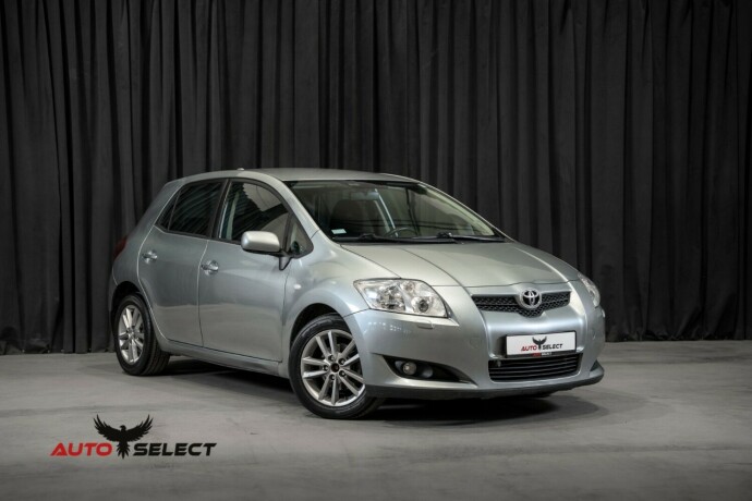 toyota-auris-diesel-2009-big-0