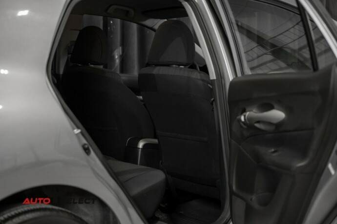 toyota-auris-diesel-2009-big-12