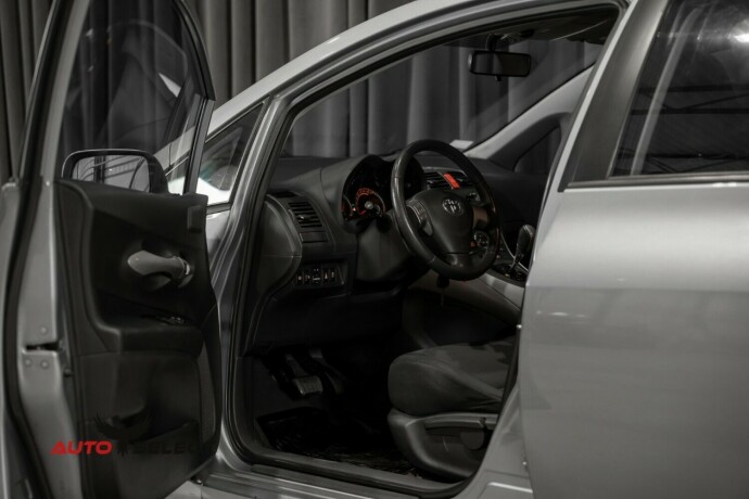 toyota-auris-diesel-2009-big-19