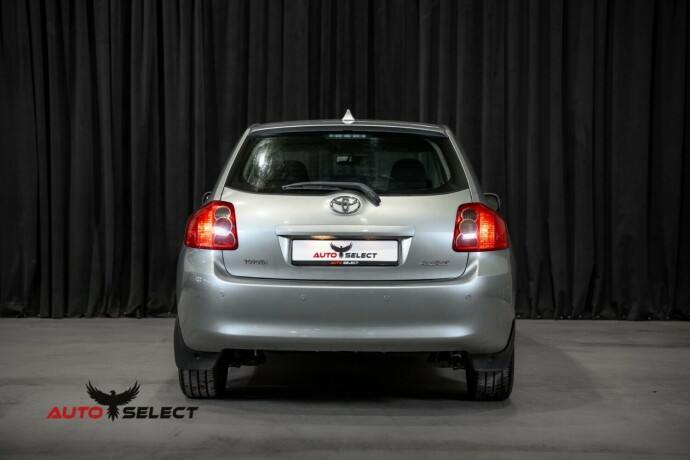 toyota-auris-diesel-2009-big-8