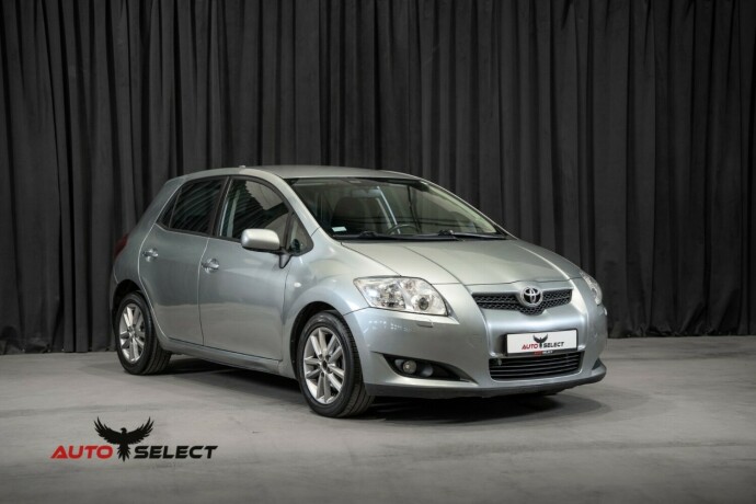 toyota-auris-diesel-2009-big-3