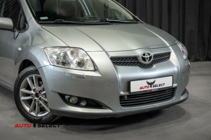 toyota-auris-diesel-2009-big-1