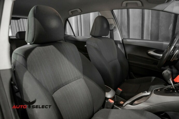 toyota-auris-diesel-2009-big-18
