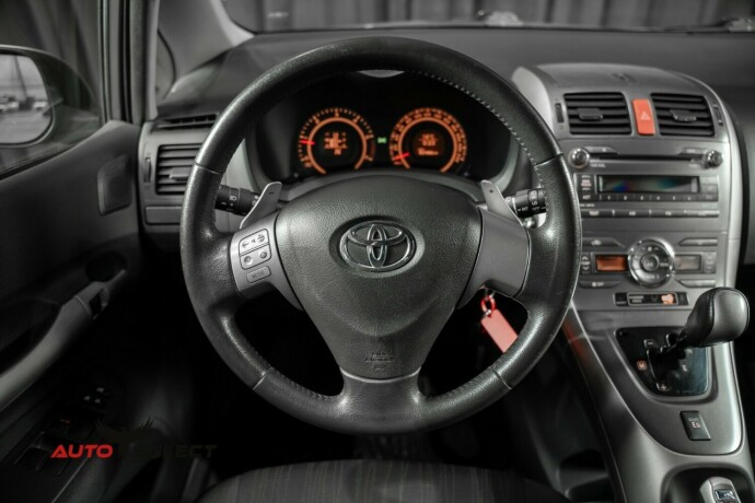 toyota-auris-diesel-2009-big-23