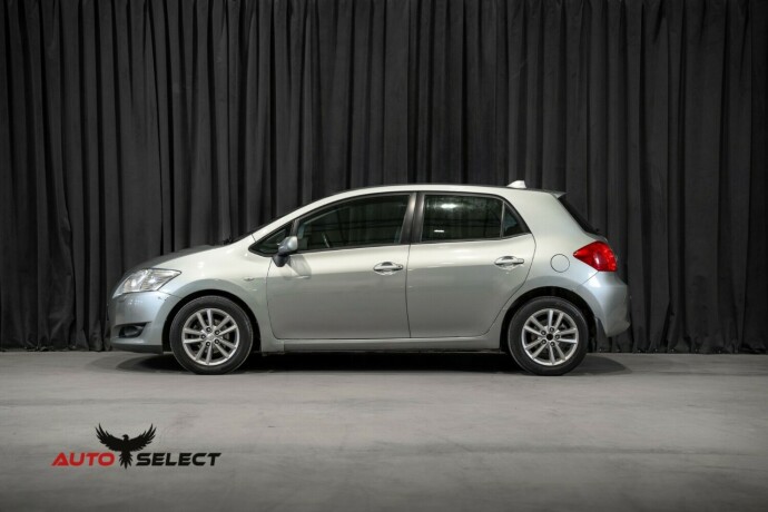 toyota-auris-diesel-2009-big-7