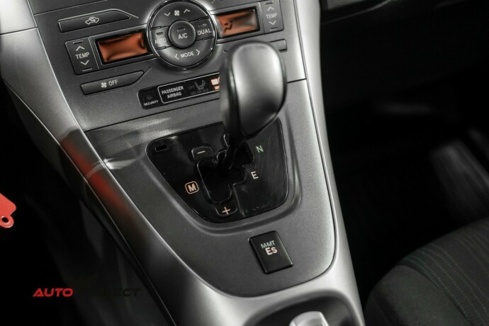 toyota-auris-diesel-2009-big-31