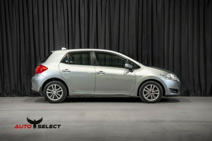 toyota-auris-diesel-2009-big-11
