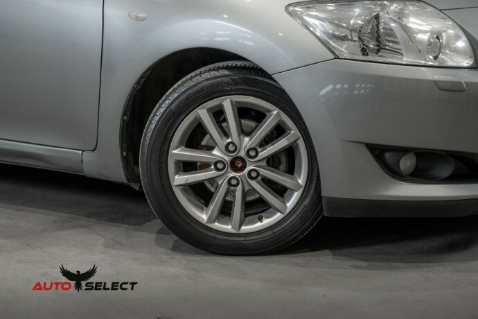 toyota-auris-diesel-2009-big-2