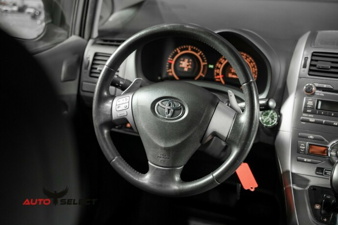 toyota-auris-diesel-2009-big-22