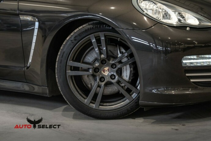 porsche-panamera-bensin-2010-big-2