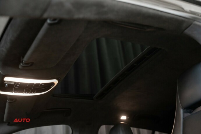 porsche-panamera-bensin-2010-big-34