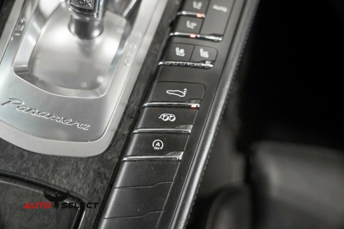 porsche-panamera-bensin-2010-big-48