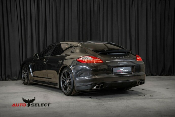 porsche-panamera-bensin-2010-big-7
