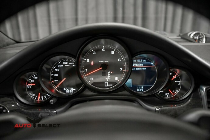 porsche-panamera-bensin-2010-big-40