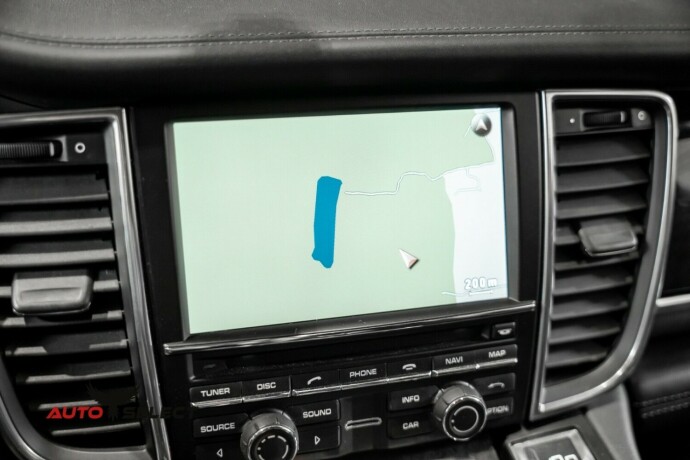 porsche-panamera-bensin-2010-big-44