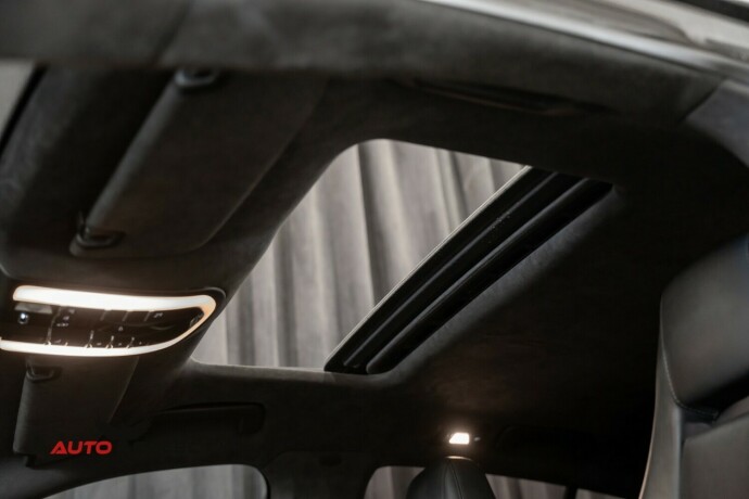 porsche-panamera-bensin-2010-big-35