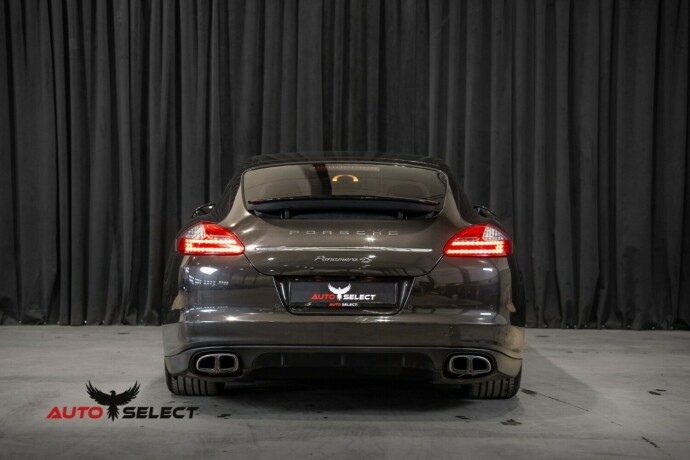 porsche-panamera-bensin-2010-big-12