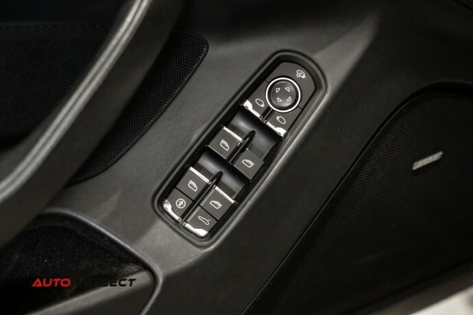 porsche-panamera-bensin-2010-big-30