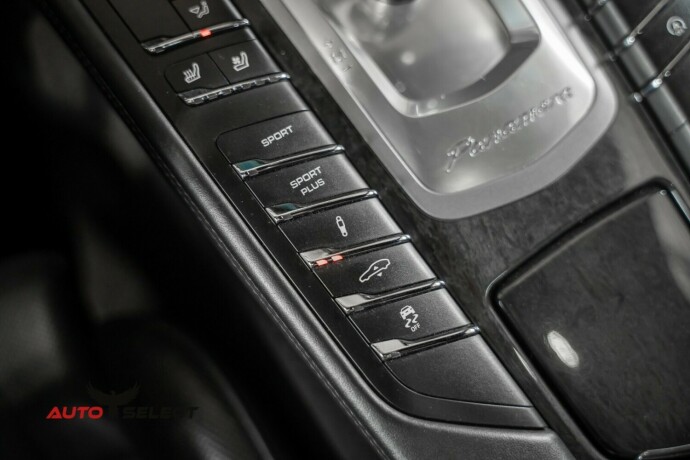 porsche-panamera-bensin-2010-big-47