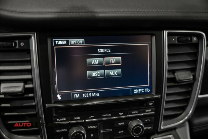 porsche-panamera-bensin-2010-big-52