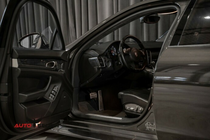 porsche-panamera-bensin-2010-big-29