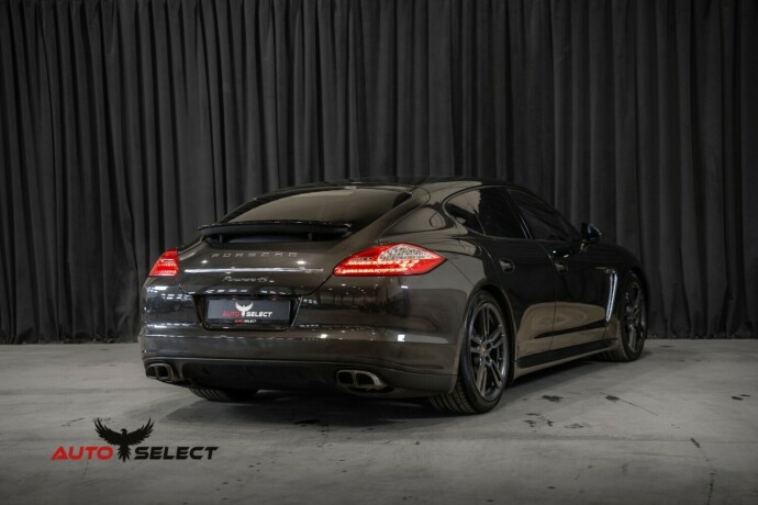 porsche-panamera-bensin-2010-big-18