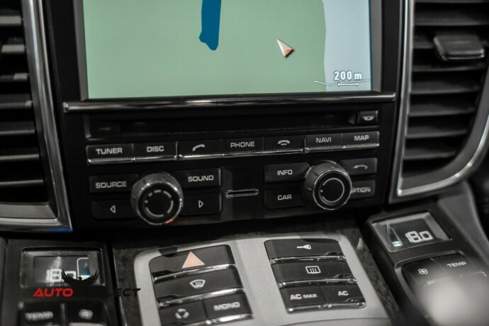 porsche-panamera-bensin-2010-big-49