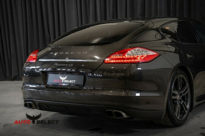 porsche-panamera-bensin-2010-big-17