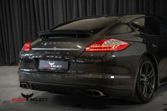 porsche-panamera-bensin-2010-big-16