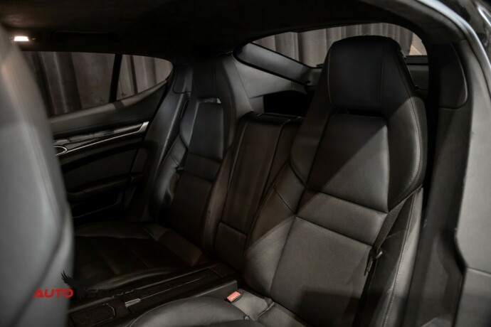 porsche-panamera-bensin-2010-big-28