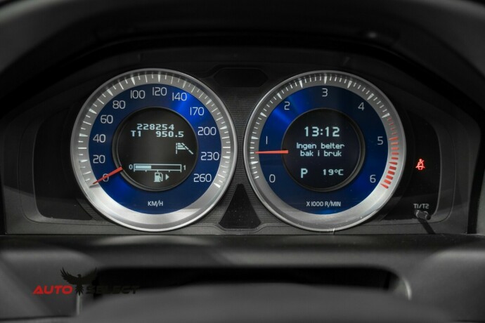 volvo-xc-60-diesel-2012-big-22