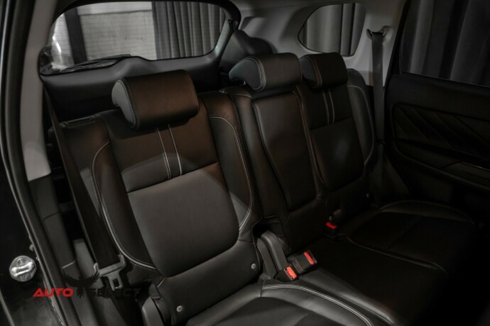 mitsubishi-outlander-elektrisitetbensin-2017-big-14