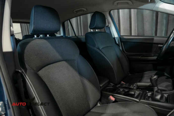 subaru-xv-bensin-2013-big-16