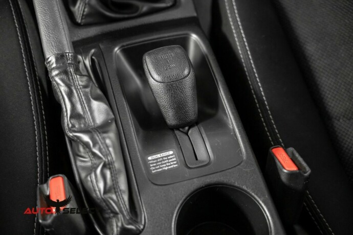 subaru-xv-bensin-2013-big-33