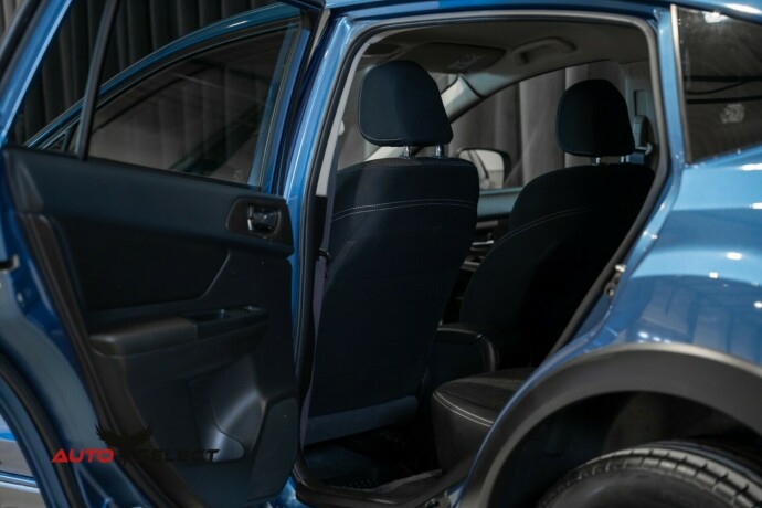 subaru-xv-bensin-2013-big-17