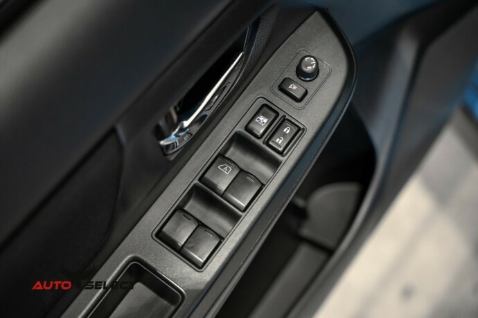subaru-xv-bensin-2013-big-20